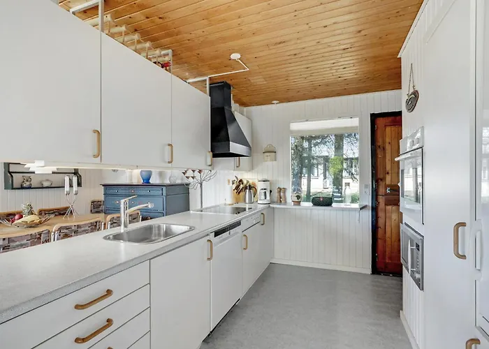 Beautiful In With Kitchen Feriehus