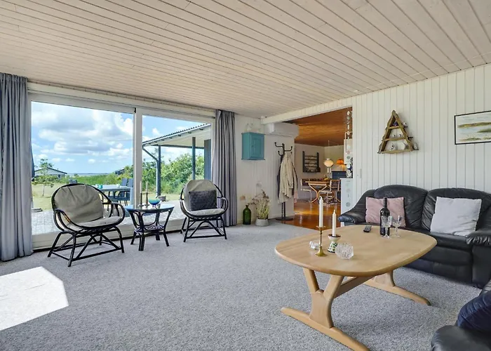 Beautiful In With Kitchen Feriehus